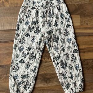 Kate Quinn Woods Cream Floral Kids Quilted joggers, 3t, NWOT